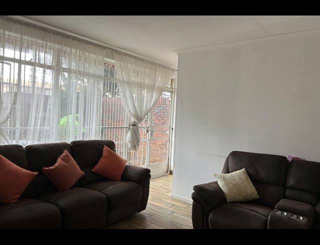 3 BEDROOM TOWNHOUSE FOR SALE IN BEDFORD GARDENS